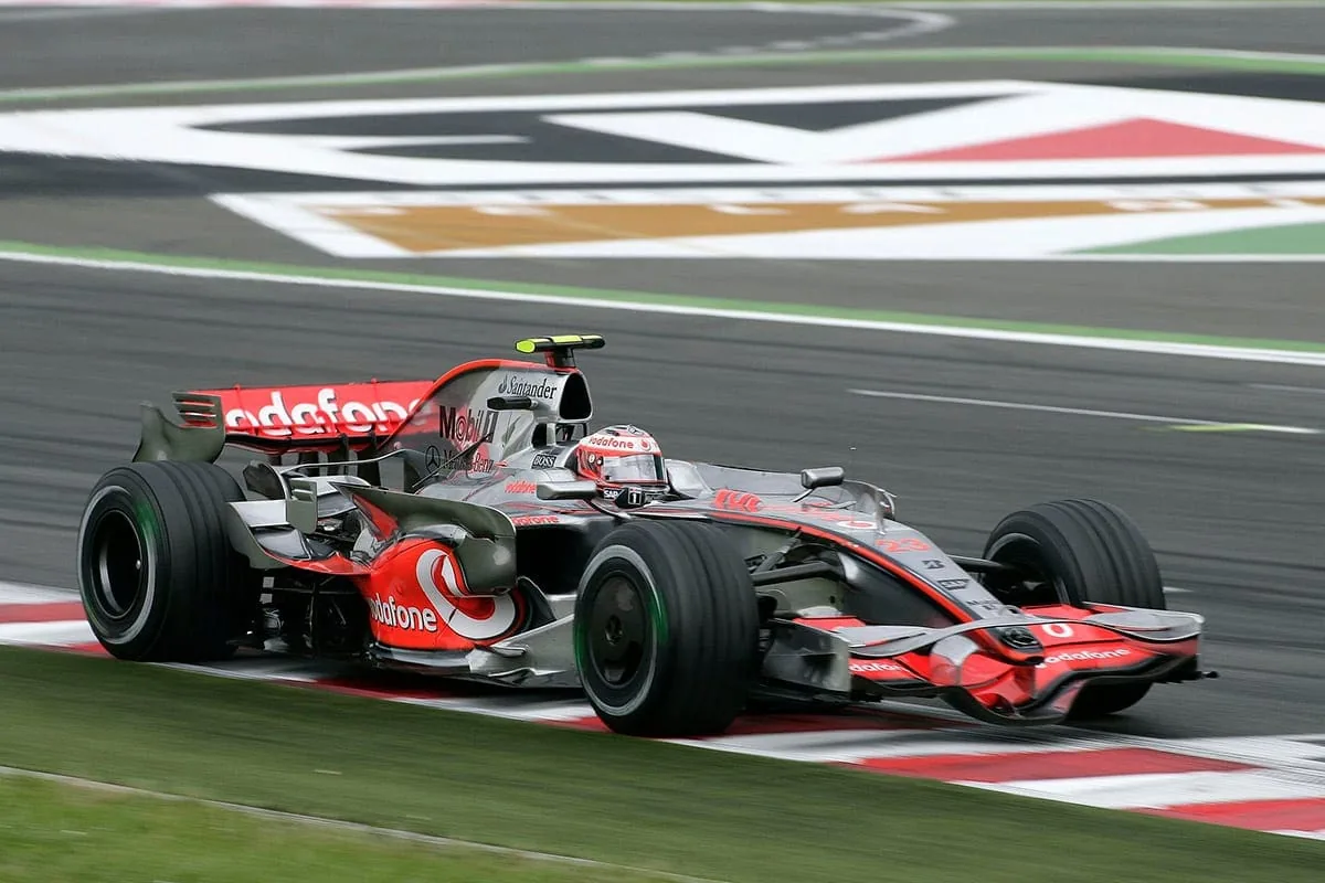 Ex-F1 recalls delicate surgery and says he lives “without limitations”