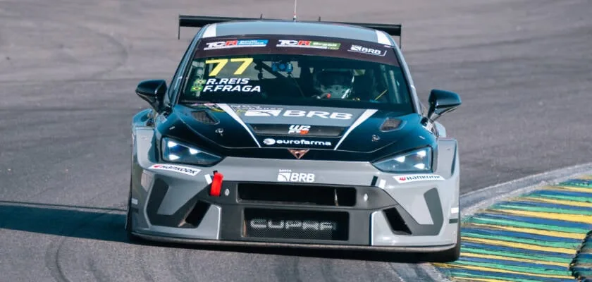 TCR: Fraga and Reis manage advantage and win Super Challenge Interlagos