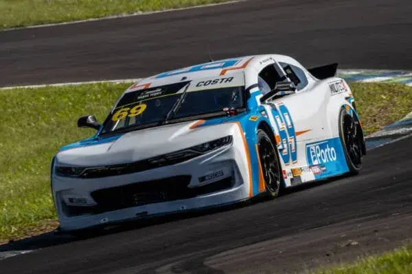 NASCAR Brazil achieves unprecedented feat with two women on the same grid