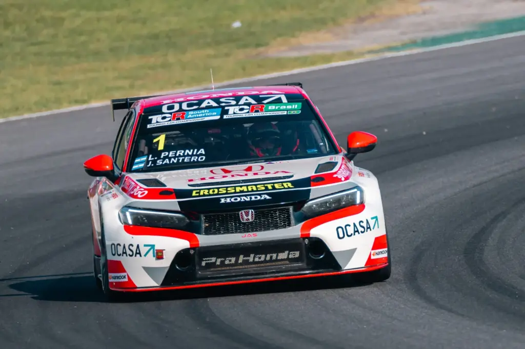 TCR: Fraga and Reis manage advantage and win Super Challenge Interlagos