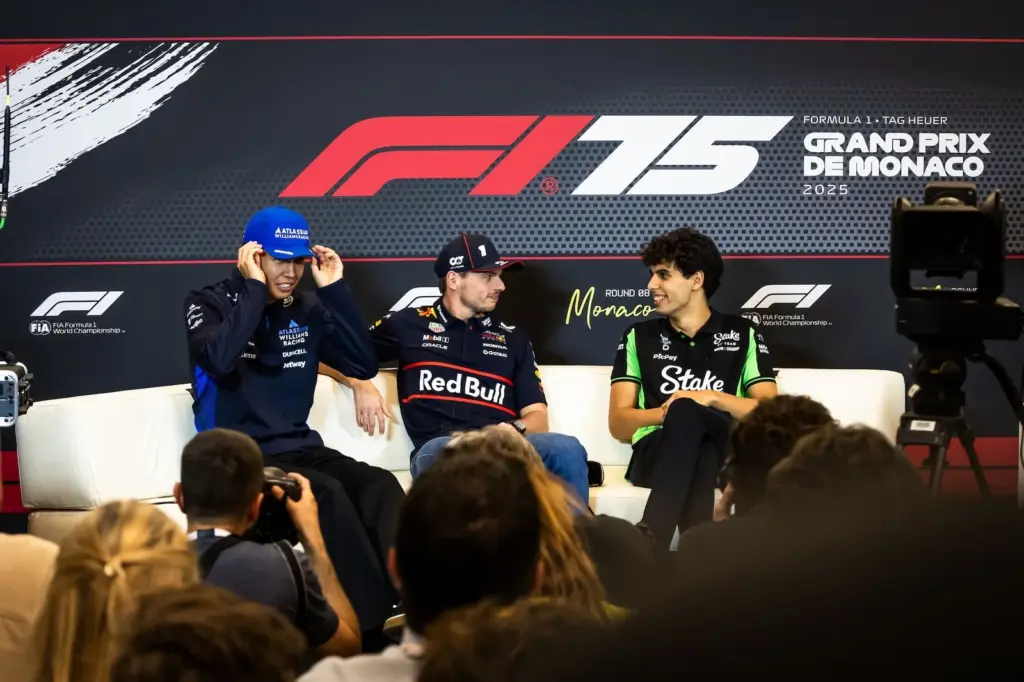 (L to R): Alexander Albon (THA) Atlassian Williams Racing; Max Verstappen (NLD) Red Bull Racing; and Gabriel Bortoleto (BRA) Sauber, in the FIA Press Conference.
