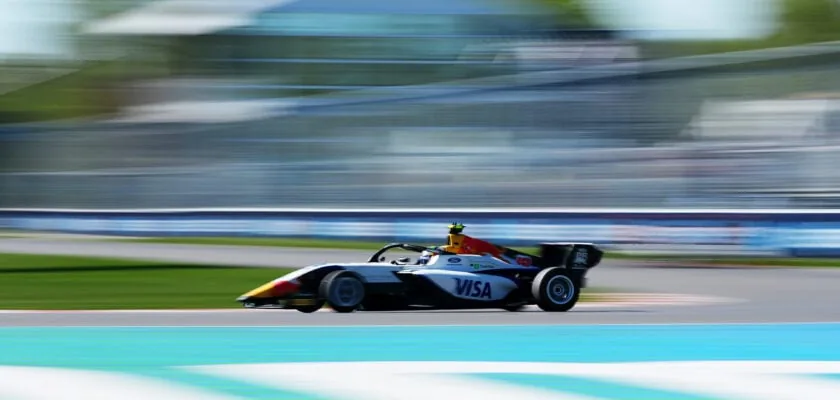 F1 Academy: Rafaela Ferreira takes fourth place in the opening race of the Canada round