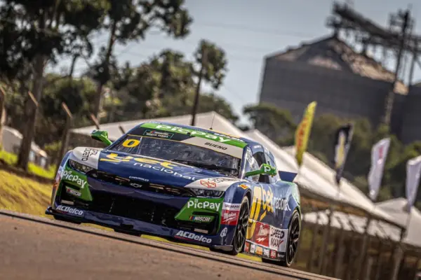 Cacá Bueno returns to Interlagos and aims for the podium in the third stage of NASCAR Brazil