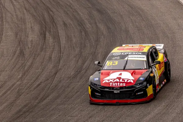 Gabriel Casagrande stays close to the podium and shows good pace in the races of the third stage of NASCAR Brazil