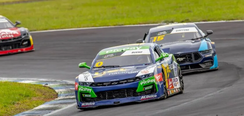 NASCAR Brazil: Cacá Bueno wins sprint and is pole position at Interlagos