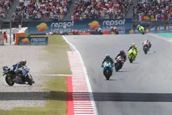 Álex Márquez suffers fractures after accident at the Catalonia MotoGP GP