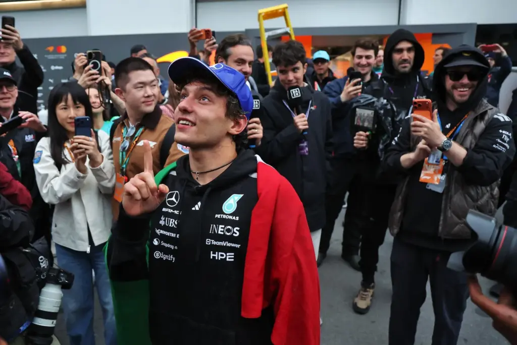 Race winner Andrea Kimi Antonelli (ITA) Mercedes AMG Formula One Team celebrates with the team.