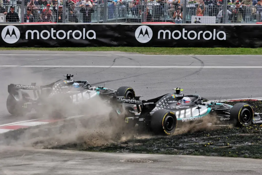 George Russell (GBR) Mercedes AMG Formula One Team W17 and Andrea Kimi Antonelli (ITA) Mercedes AMG Formula One Team W17 battle for the lead of the Sprint race.