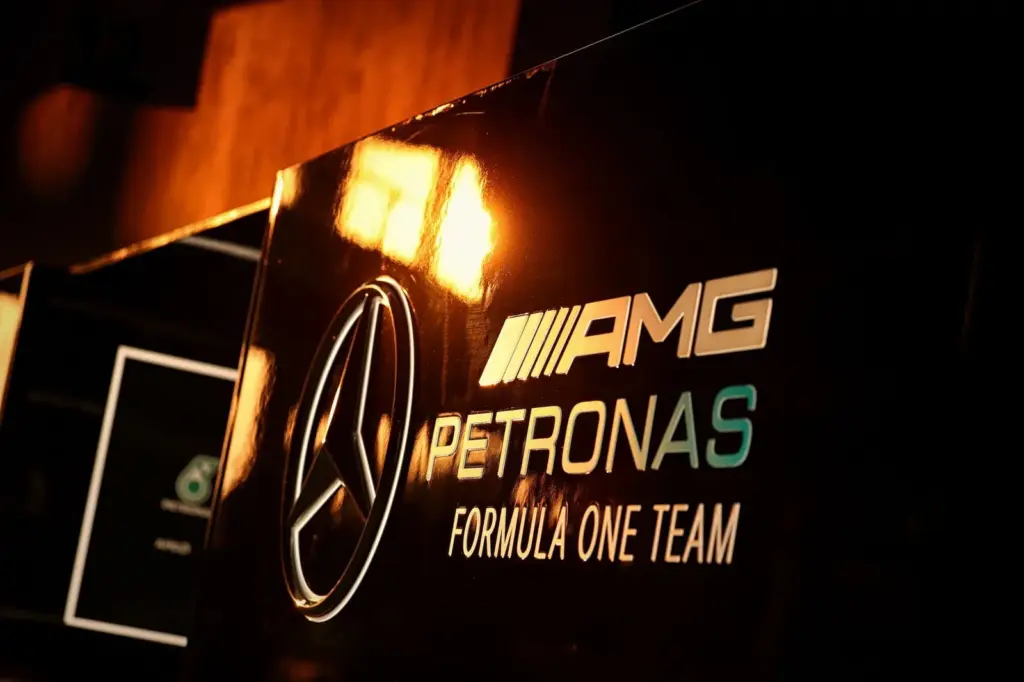F1: Investigação sobre abandono de Russell sofre atraso inesperado