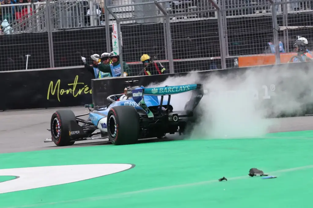 Alexander Albon (THA) Atlassian Williams Racing FW47.