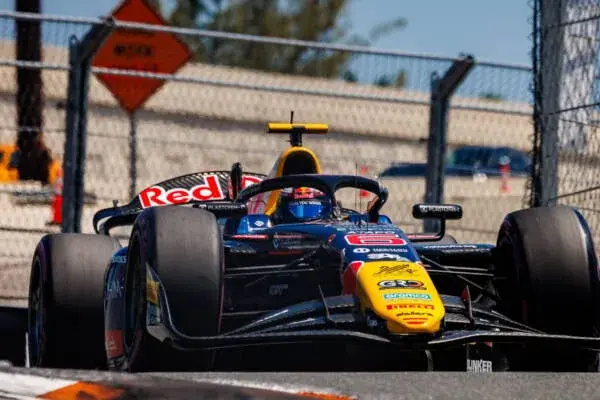 F2: Tsolov surpasses Van Hoepen in the final meters and wins Sprint in Miami