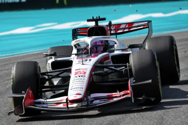 F1: Haas faces difficulties but sees chance in top 10
