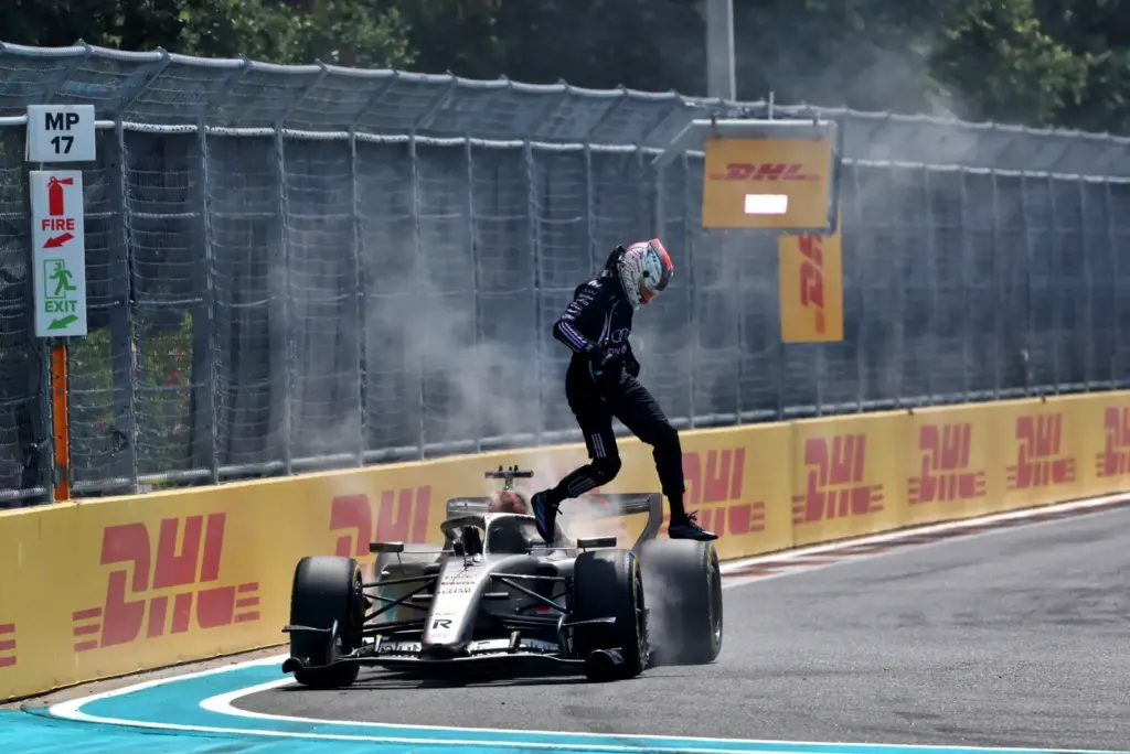 Nico Hulkenberg (GER) Audi F1 Team R26 stopped on the track when heading to the Sprint grid.