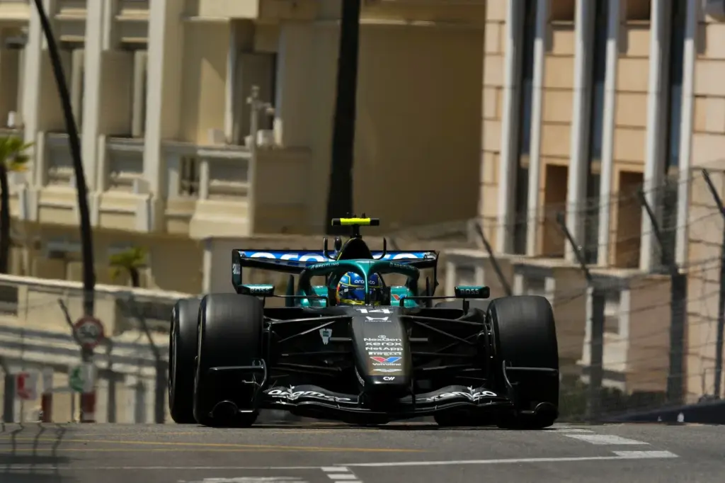 Fernando Alonso (ESP) Aston Martin F1 Team AMR26.