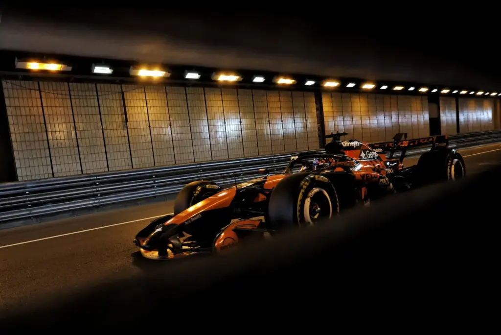Oscar Piastri (AUS) McLaren F1 Team MCL40.