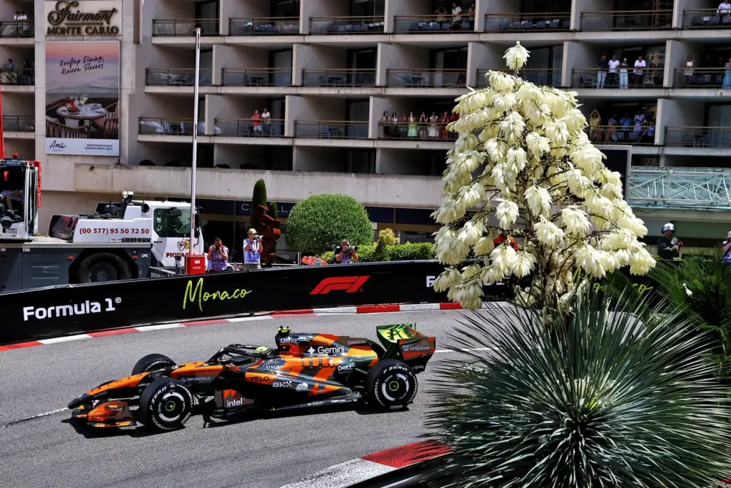 Lando Norris (GBR) McLaren F1 Team MCL40.