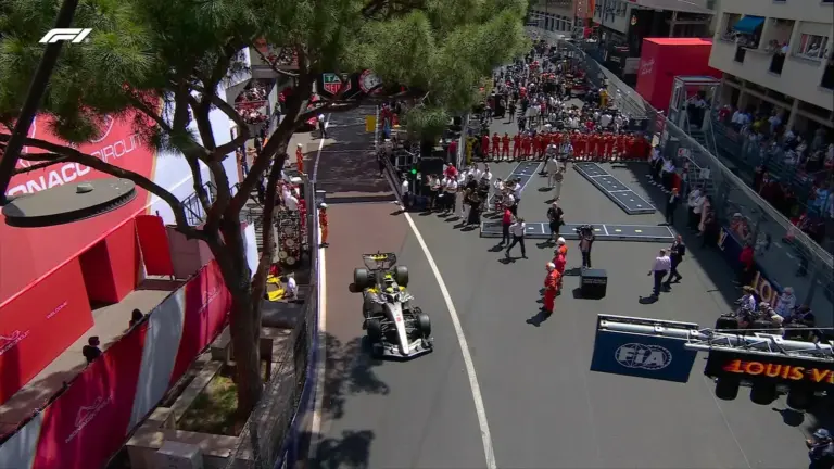 F1: Bortoleto has problems exiting the pits before the start of the Monaco GP