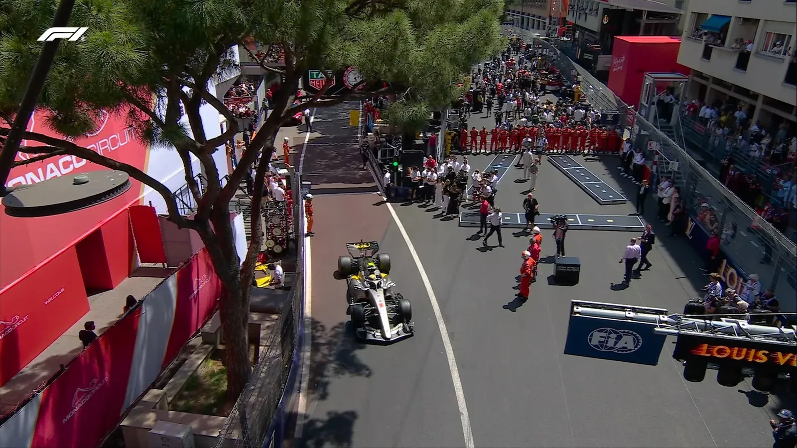F1: Bortoleto has problems exiting the pits before the start of the Monaco GP