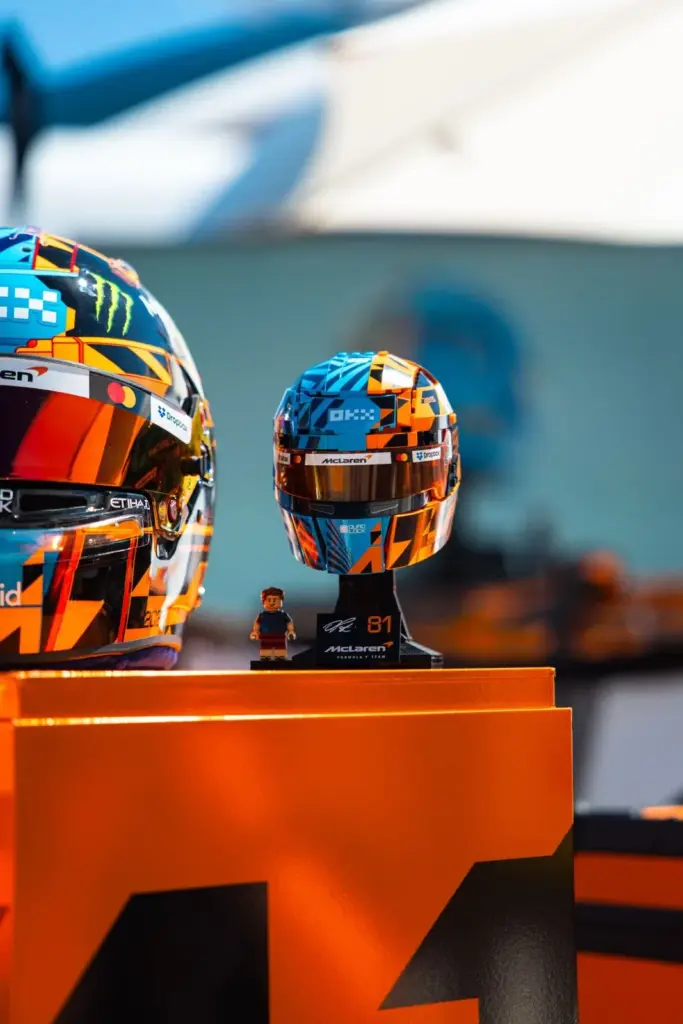 F1: McLaren e LEGO lançam capacetes especiais para marco histórico