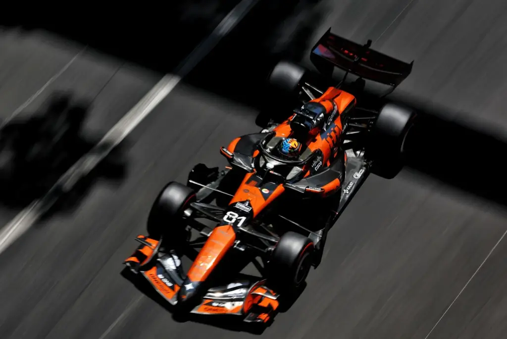 Oscar Piastri (AUS) McLaren F1 Team MCL40.