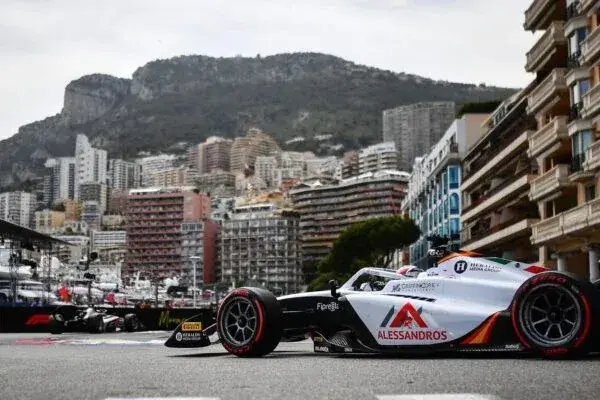 F2: León wins Sprint from start to finish in Monaco. Câmara scores points