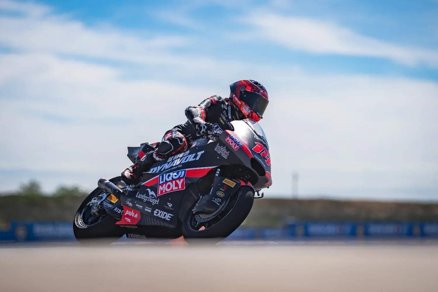 González beats Salac and wins Hungarian Moto2 GP