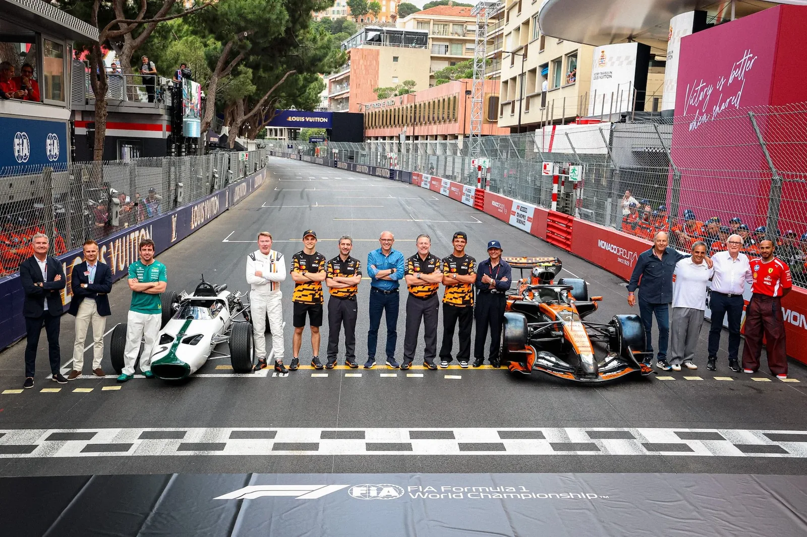 F1: Hamilton and Alonso participate in McLaren tribute
