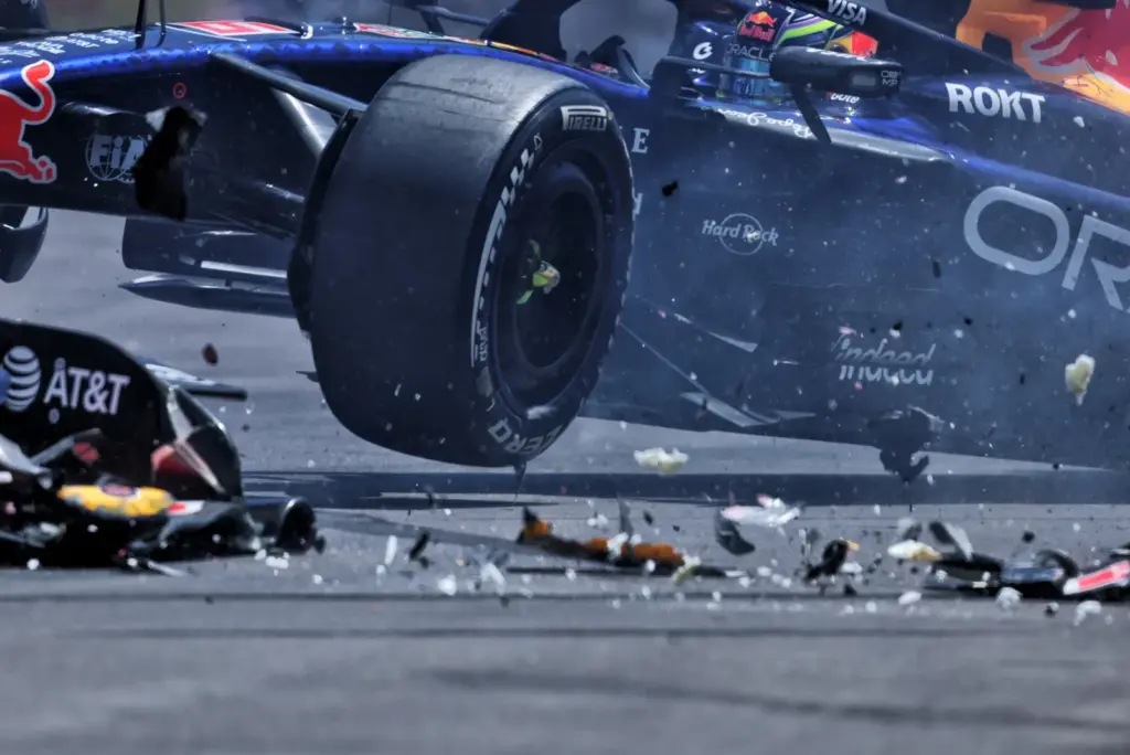 Isack Hadjar (FRA) Red Bull Racing RB22 crashed in the first practice session.