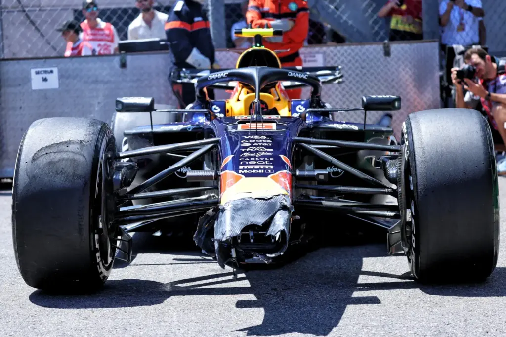 Isack Hadjar (FRA) Red Bull Racing RB22 crashed in the first practice session.