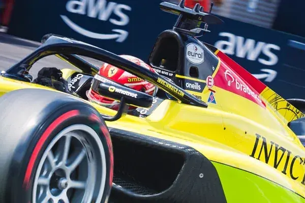 F2: Câmara overcomes incident, nails flying lap and takes pole in Monaco