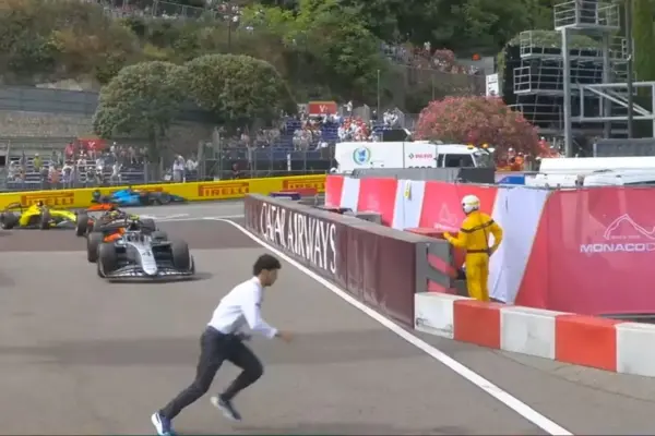 F2: Scare in the pits in Monaco almost ends in an accident