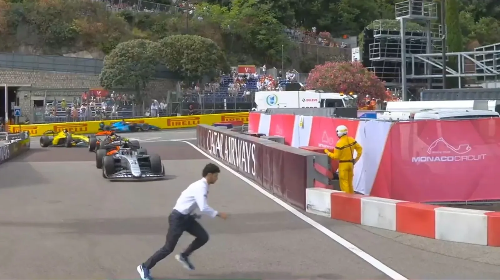 F2: Scare in the pits in Monaco almost ends in an accident