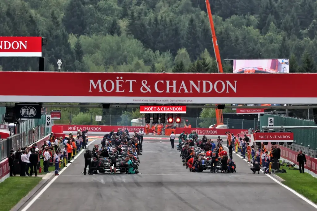 The grid before the start of the race.
