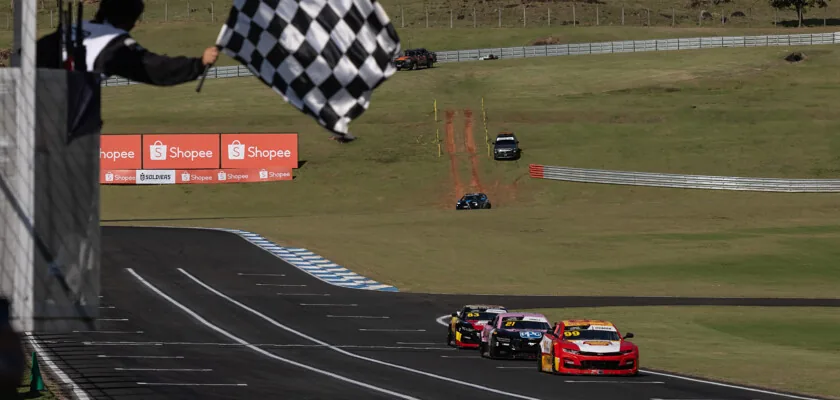 NASCAR Brazil: Chaotic finish marks Race 2 and Galid Osman wins at Velocitta