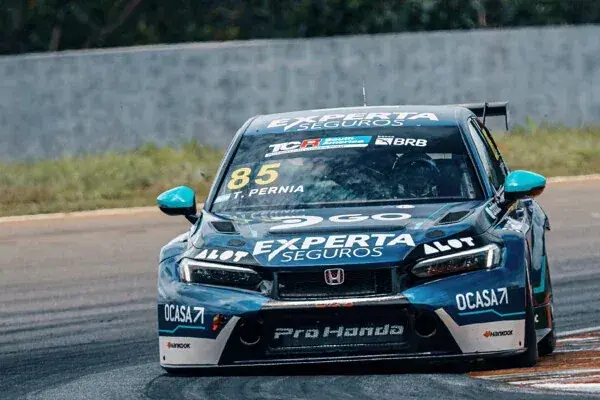 Tiago Pernía wins at Velocitta; TCR Brasil title will be decided in Race 2