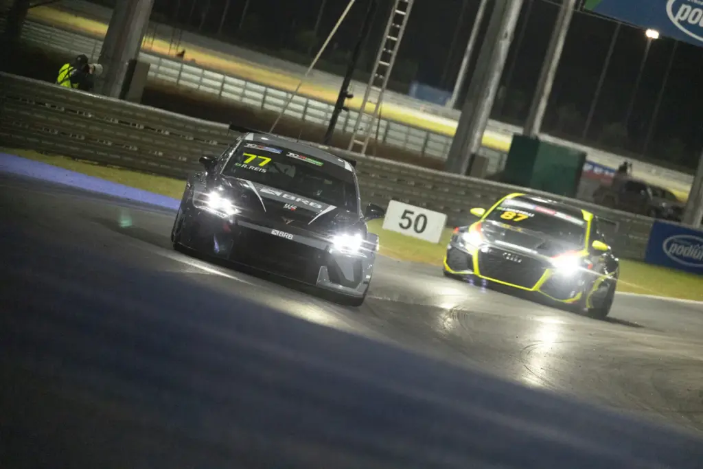 Raphael Reis leads TCR Brazil before the final stage at Velocitta