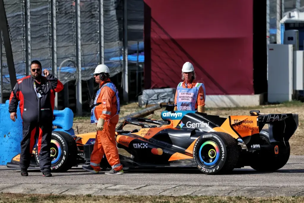 Oscar Piastri (AUS) McLaren F1 Team MCL40 retired from the race.