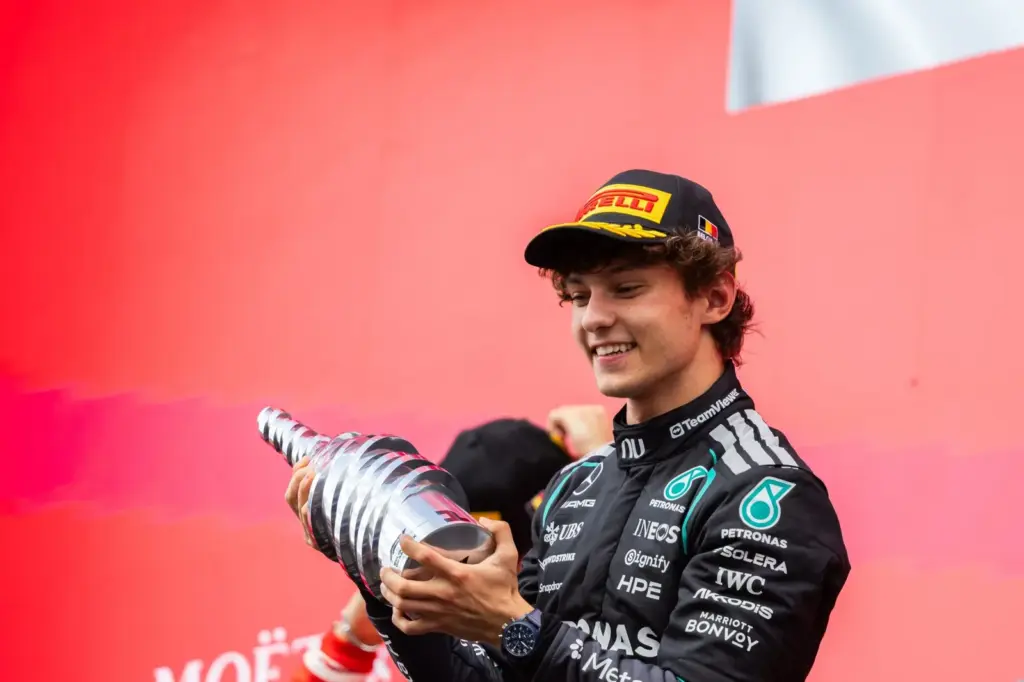 F1: Button brinca com Antonelli e relembra vitória marcante na Hungria