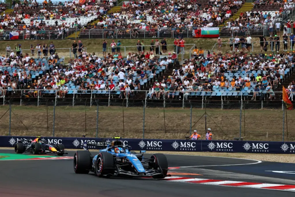 Carlos Sainz (ESP) Williams F1 Team FW48.