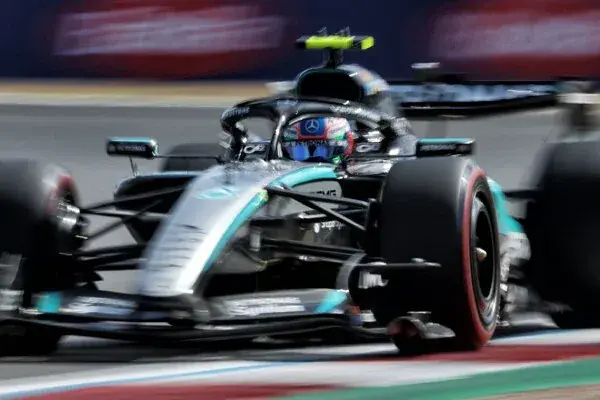 F1: Mercedes reacts after tough FP1 and puts Antonelli on top