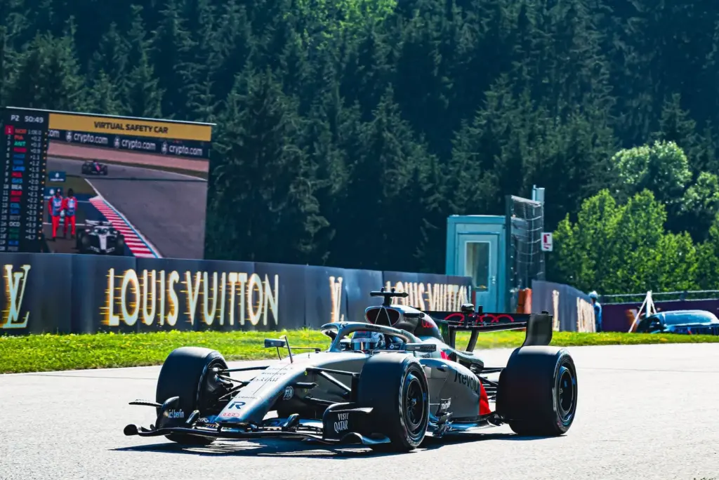 F1: FIA stewards summon Sainz and Hulkenberg after incidents in TL1
