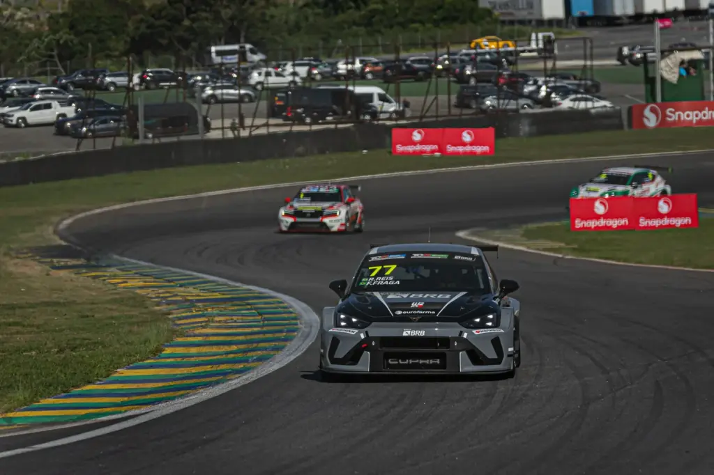 Reis e Pernía decidem título do TCR Brasil no Velocitta