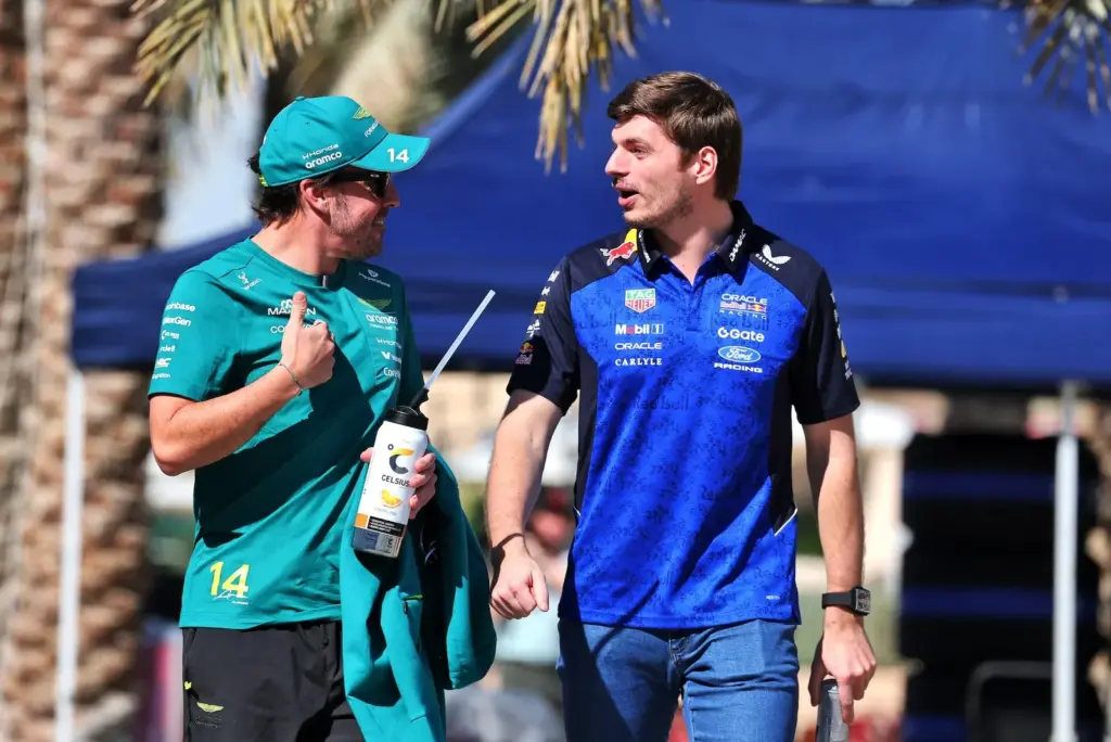 (L to R): Fernando Alonso (ESP) Aston Martin F1 Team and Max Verstappen (NLD) Red Bull Racing.