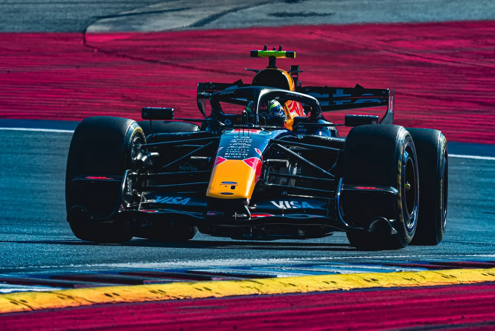 F1: Hadjar admits that he facilitated Verstappen's overtaking
