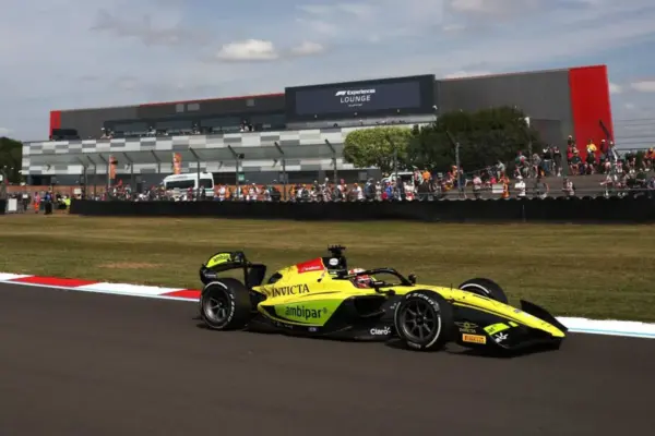 F2: Chamber hits flying lap and takes pole at Silverstone