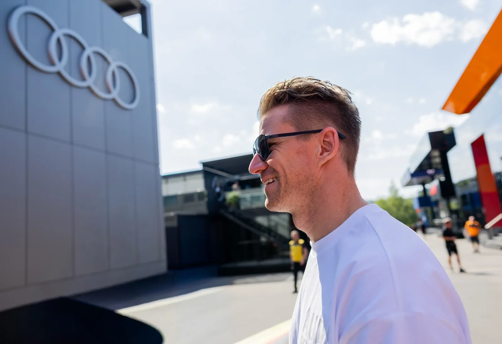 F1: Hulkenberg mocks rumors about Sainz at Audi