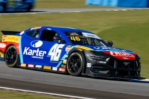 Genz surpasses Casagrande at the end and wins NASCAR Brazil Race 1 at Velocitta