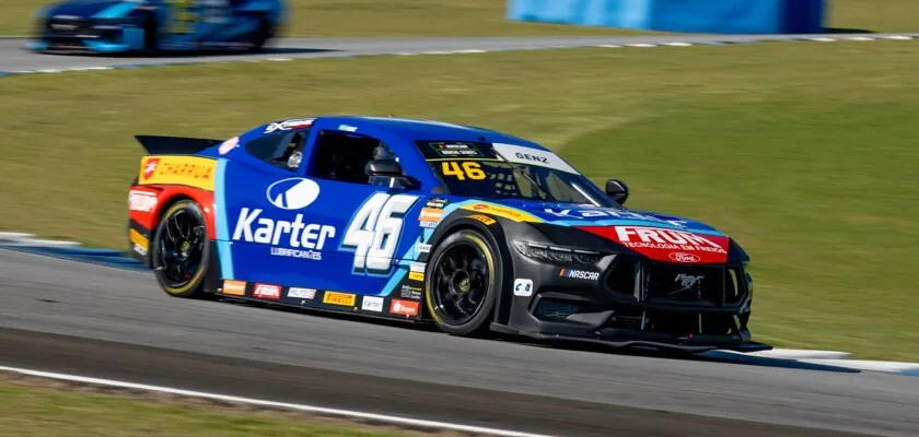 Genz surpasses Casagrande at the end and wins NASCAR Brazil Race 1 at Velocitta