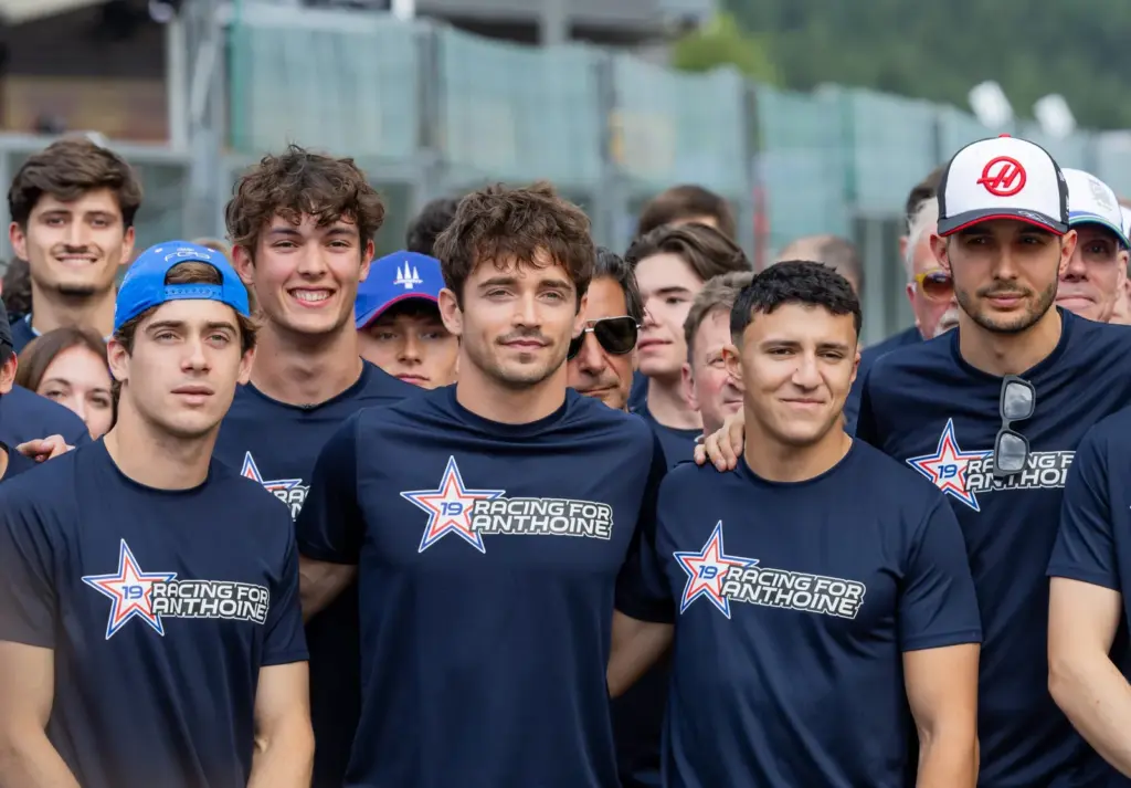F1: Gasly reúne pilotos para homenagem a Anthoine Hubert em Spa