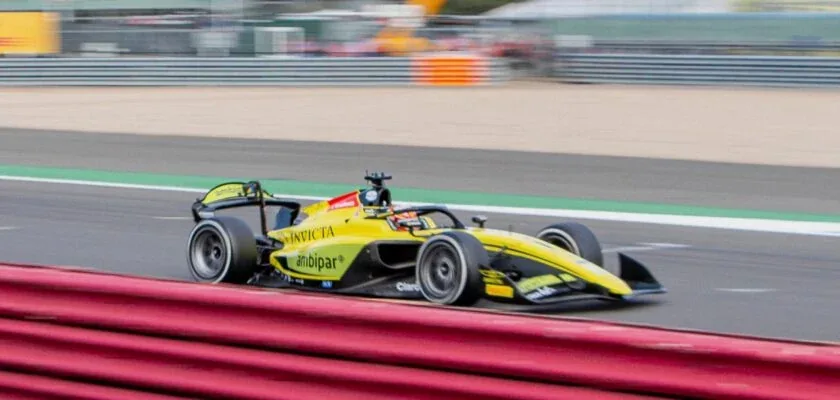 F2: Rafael Câmara shines in qualifying and takes pole for the England round